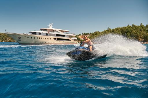 Queen Eleganza Yacht